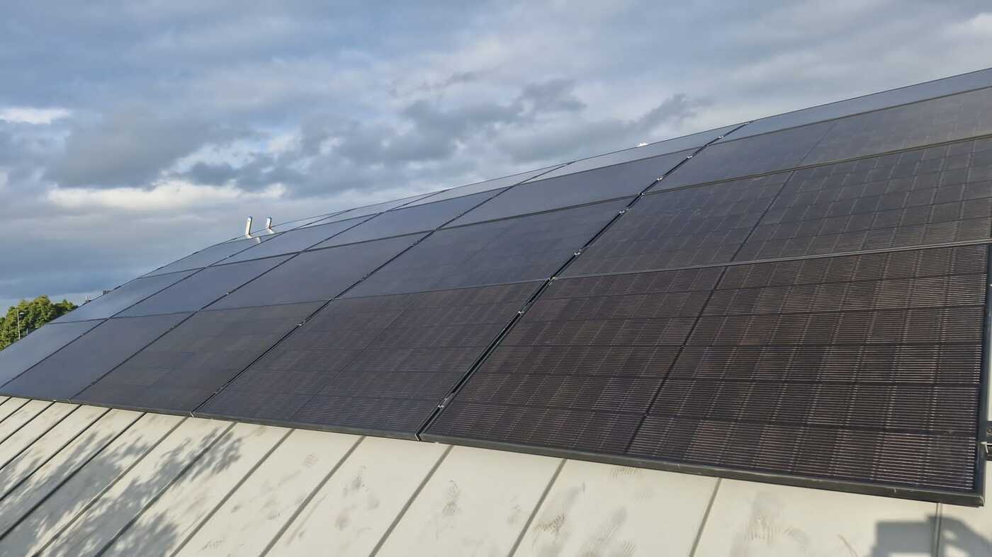 Zonnepanelen zinken dak Kinrooi