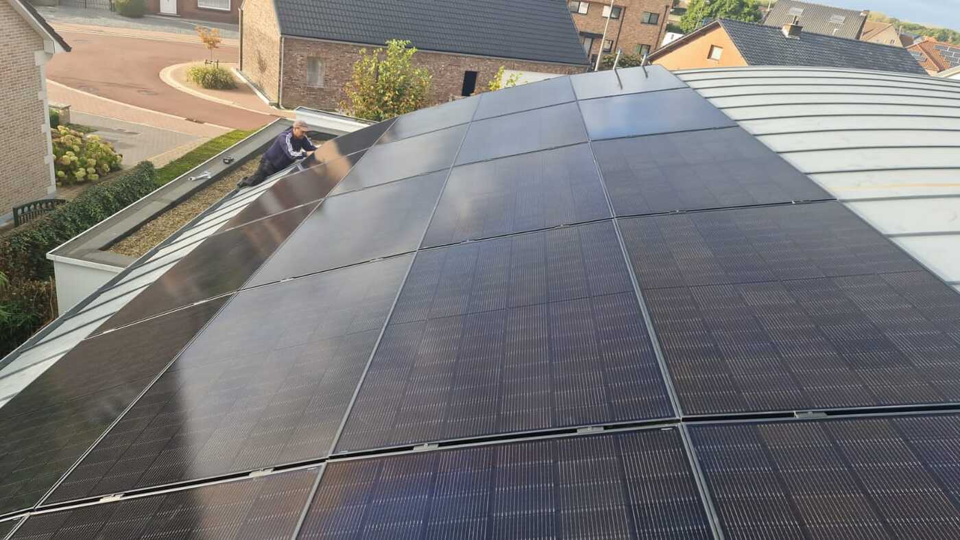 Zonnepanelen zinken dak Kinrooi