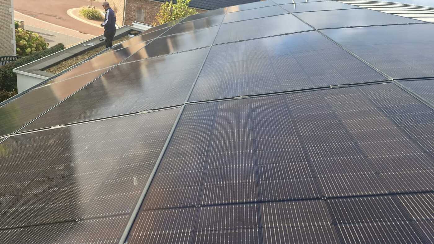 Zonnepanelen zinken dak Kinrooi